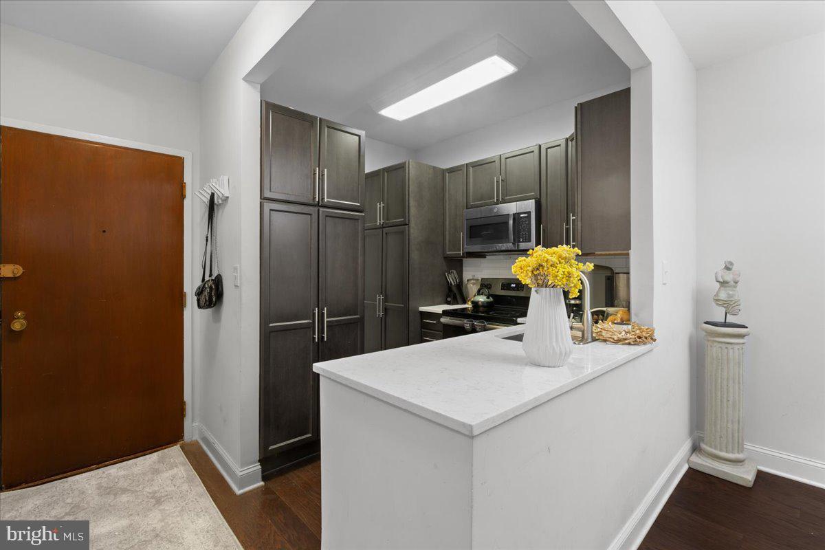 Foggy Bottom - 1 bed Condo + Private Patio