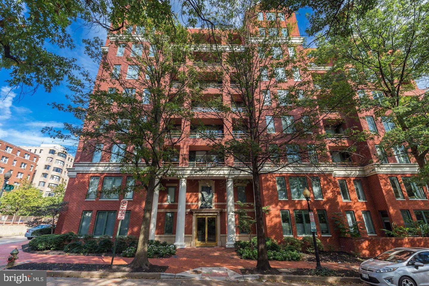 Foggy Bottom - 1 bed Condo + Private Patio