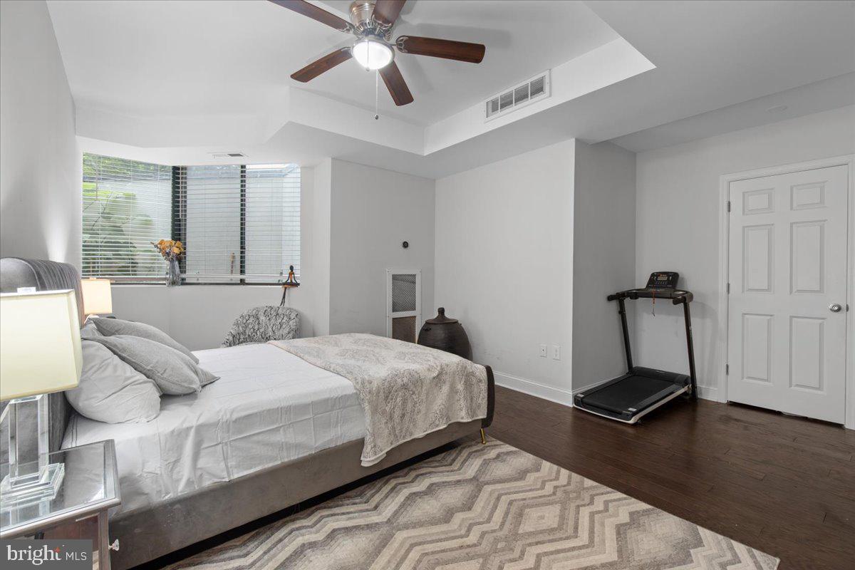 Foggy Bottom - 1 bed Condo + Private Patio