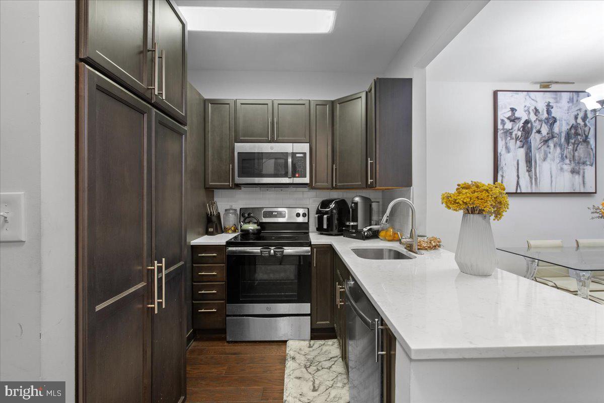 Foggy Bottom - 1 bed Condo + Private Patio