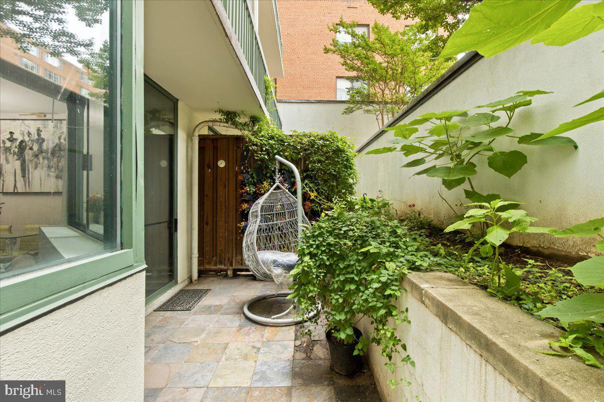 Foggy Bottom - 1 bed Condo + Private Patio