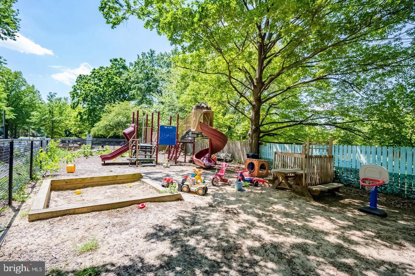 Foggy Bottom - 1 bed Condo + Private Patio