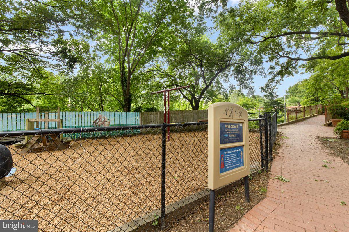 Foggy Bottom - 1 bed Condo + Private Patio