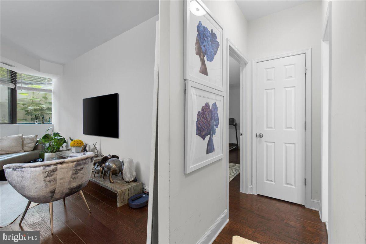 Foggy Bottom - 1 bed Condo + Private Patio