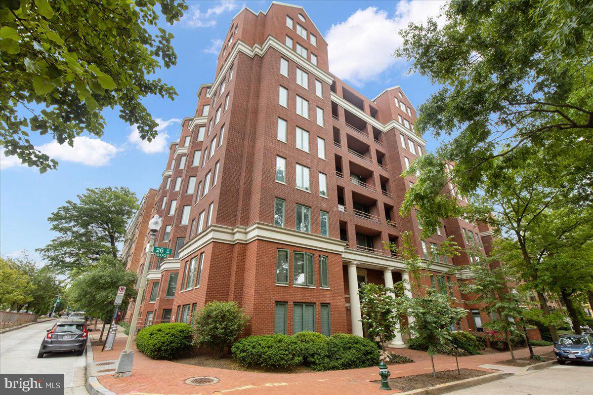 Foggy Bottom - 1 bed Condo + Private Patio
