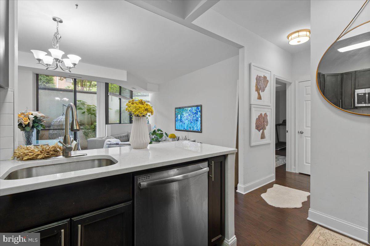 Foggy Bottom - 1 bed Condo + Private Patio