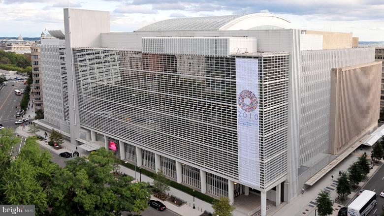 Foggy Bottom - 1 bed Condo + Private Patio
