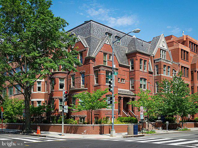 Foggy Bottom - 1 bed Condo + Private Patio