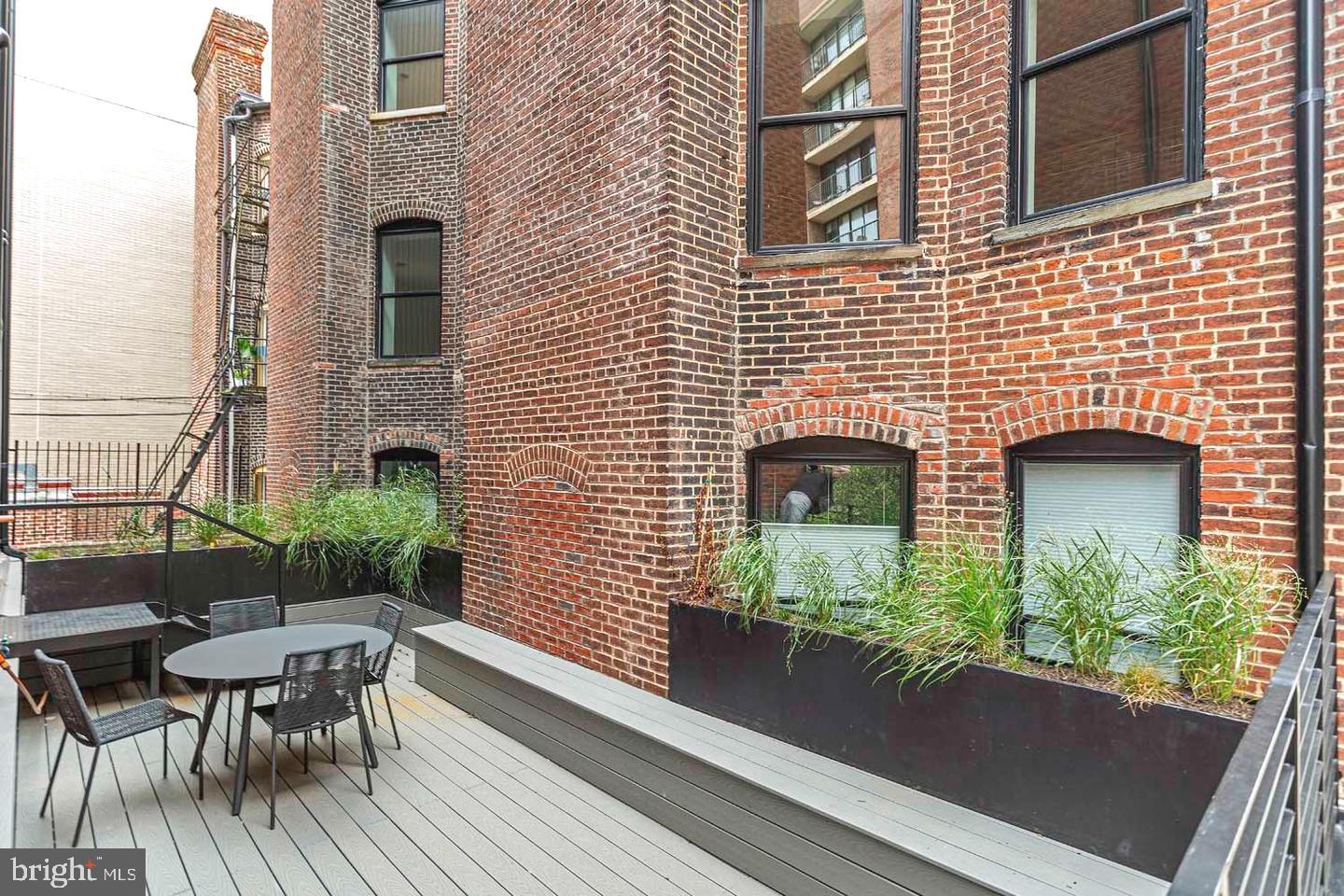 2525 PENNSYLVANIA AVE NW #303