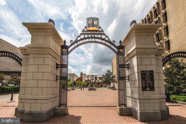 2525 PENNSYLVANIA AVE NW #303