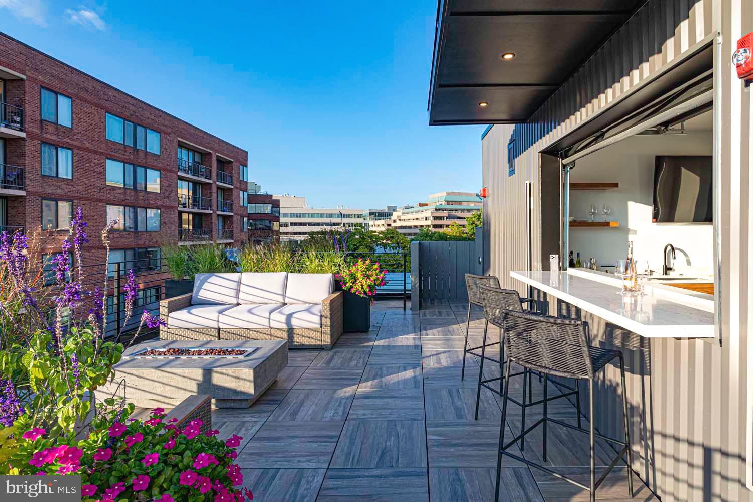 2525 PENNSYLVANIA AVE NW #303