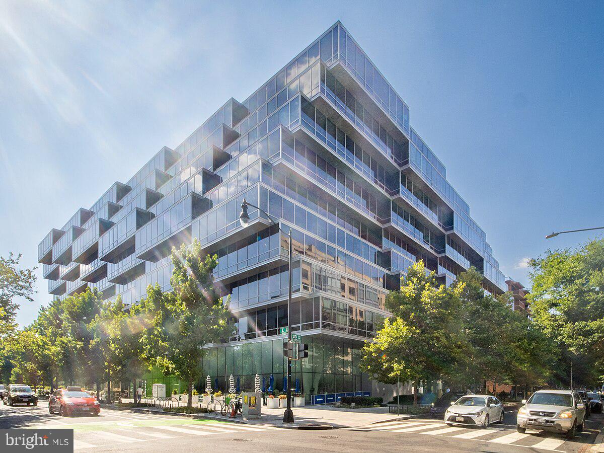 2525 PENNSYLVANIA AVE NW #303