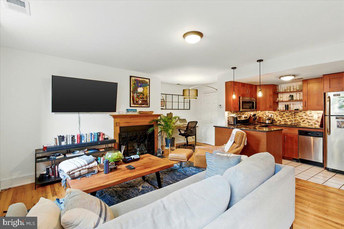 901 SOUTH CAROLINA SE #3