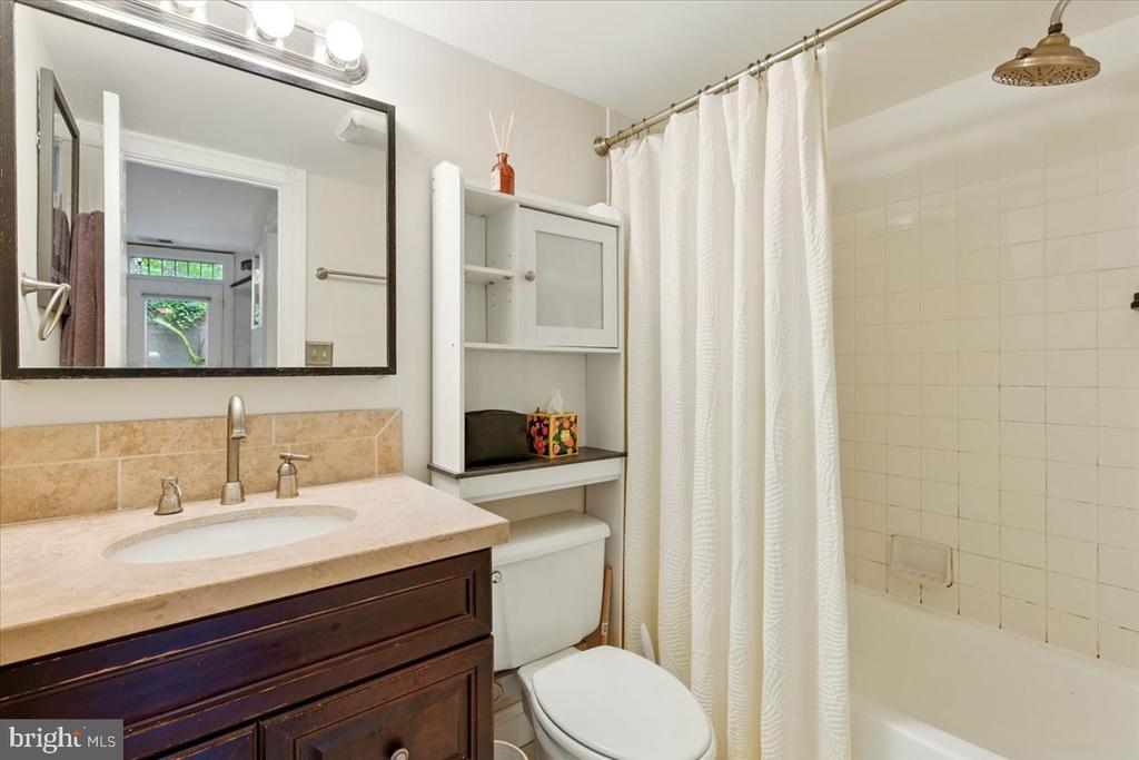 901 SOUTH CAROLINA SE #3