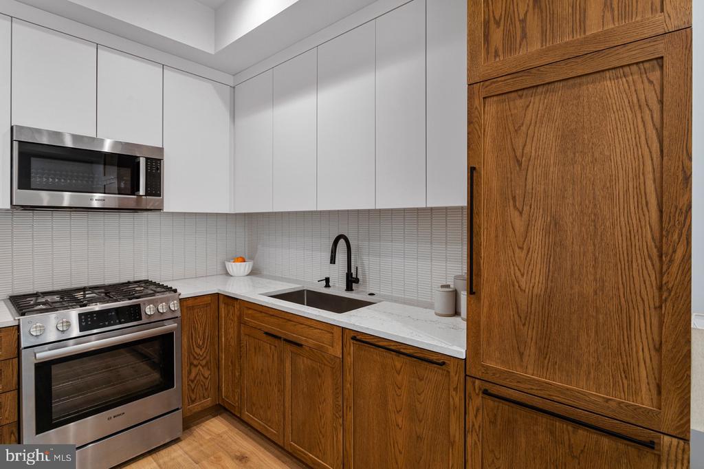 2525 PENNSYLVANIA AVENUE NW Unit: 303