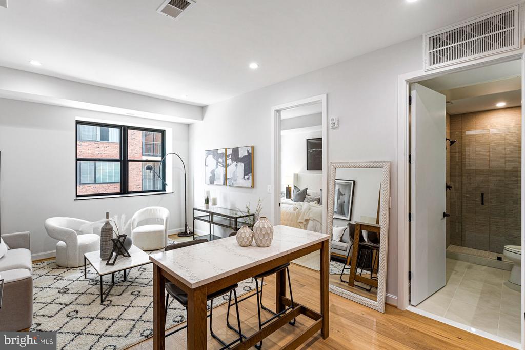 2525 PENNSYLVANIA AVENUE NW Unit: 303
