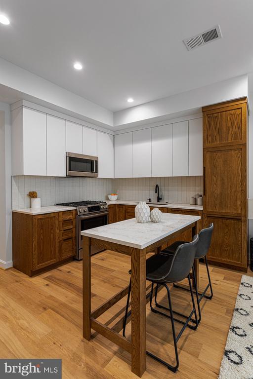 2525 PENNSYLVANIA AVENUE NW Unit: 303