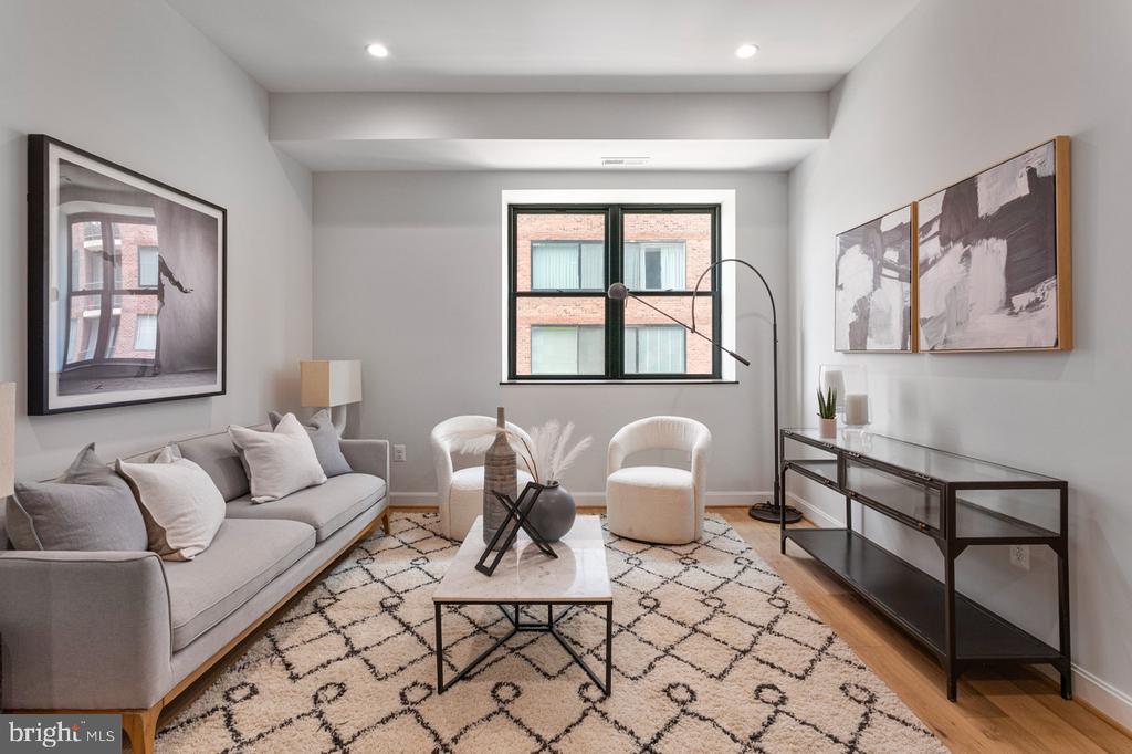 2525 PENNSYLVANIA AVENUE NW Unit: 303