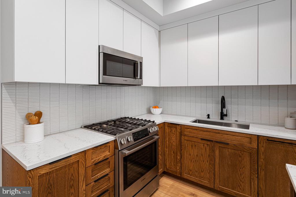 2525 PENNSYLVANIA AVENUE NW Unit: 303