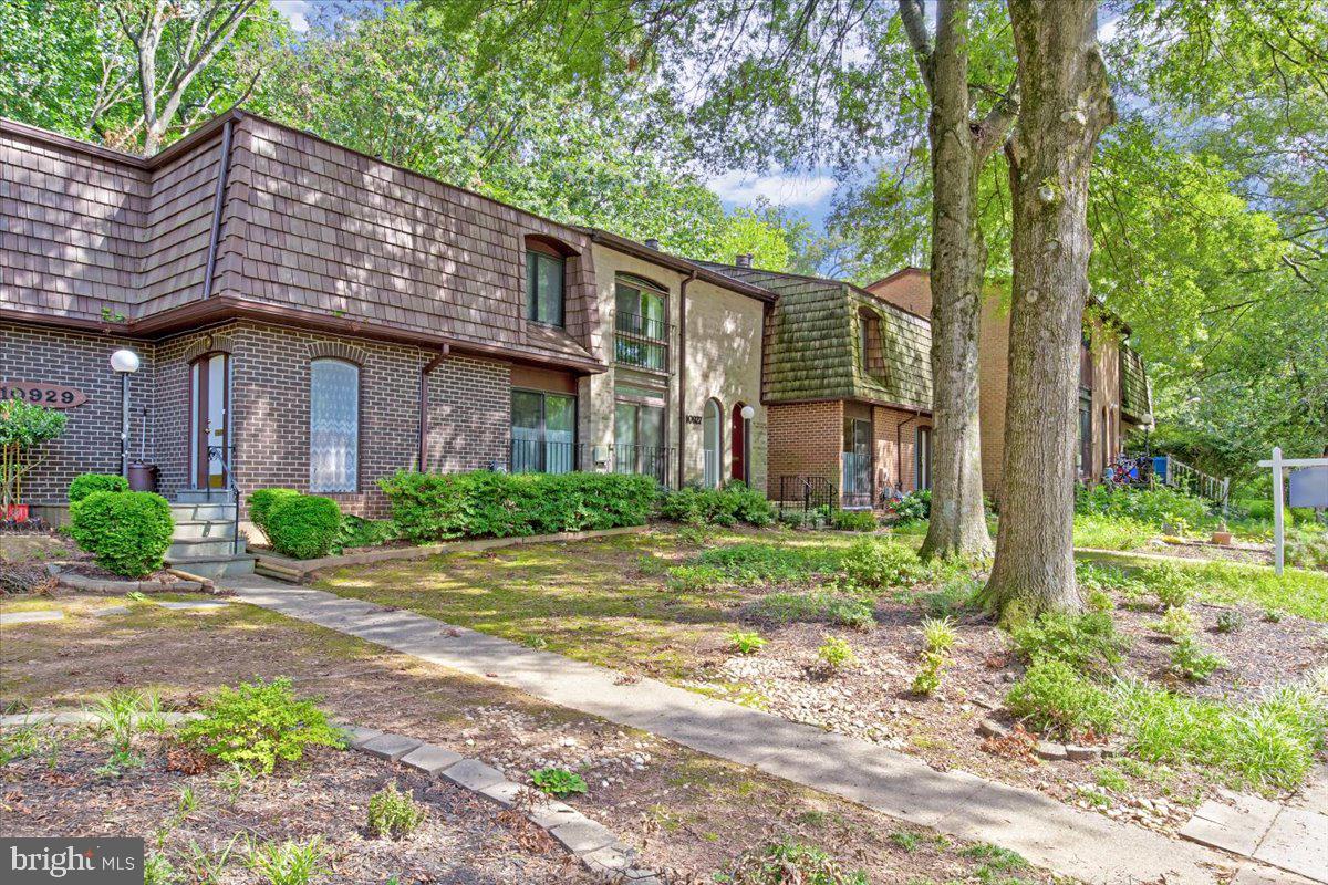 10927 DEBORAH DR