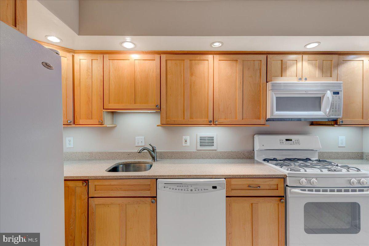 4515 WILLARD AVE #516S