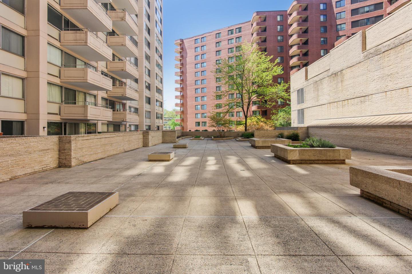 4515 WILLARD AVE #516S