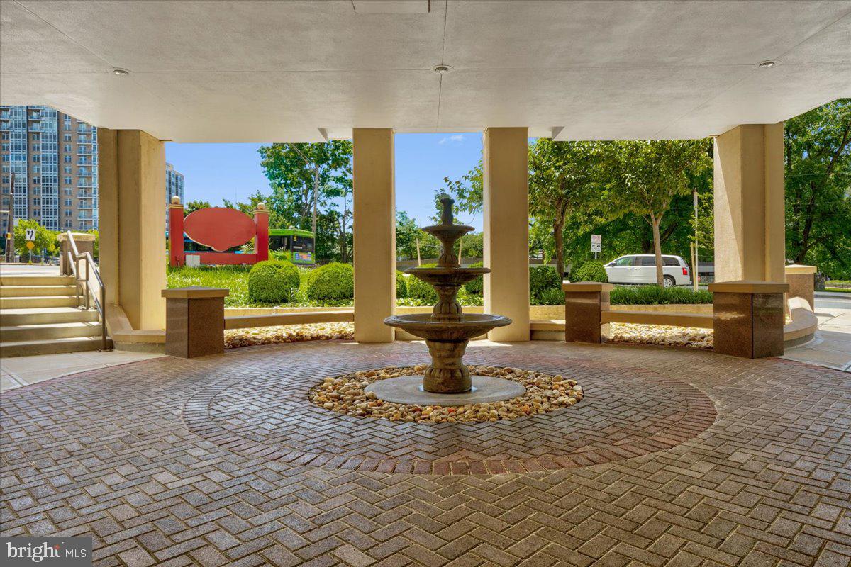 4515 WILLARD AVE #516S