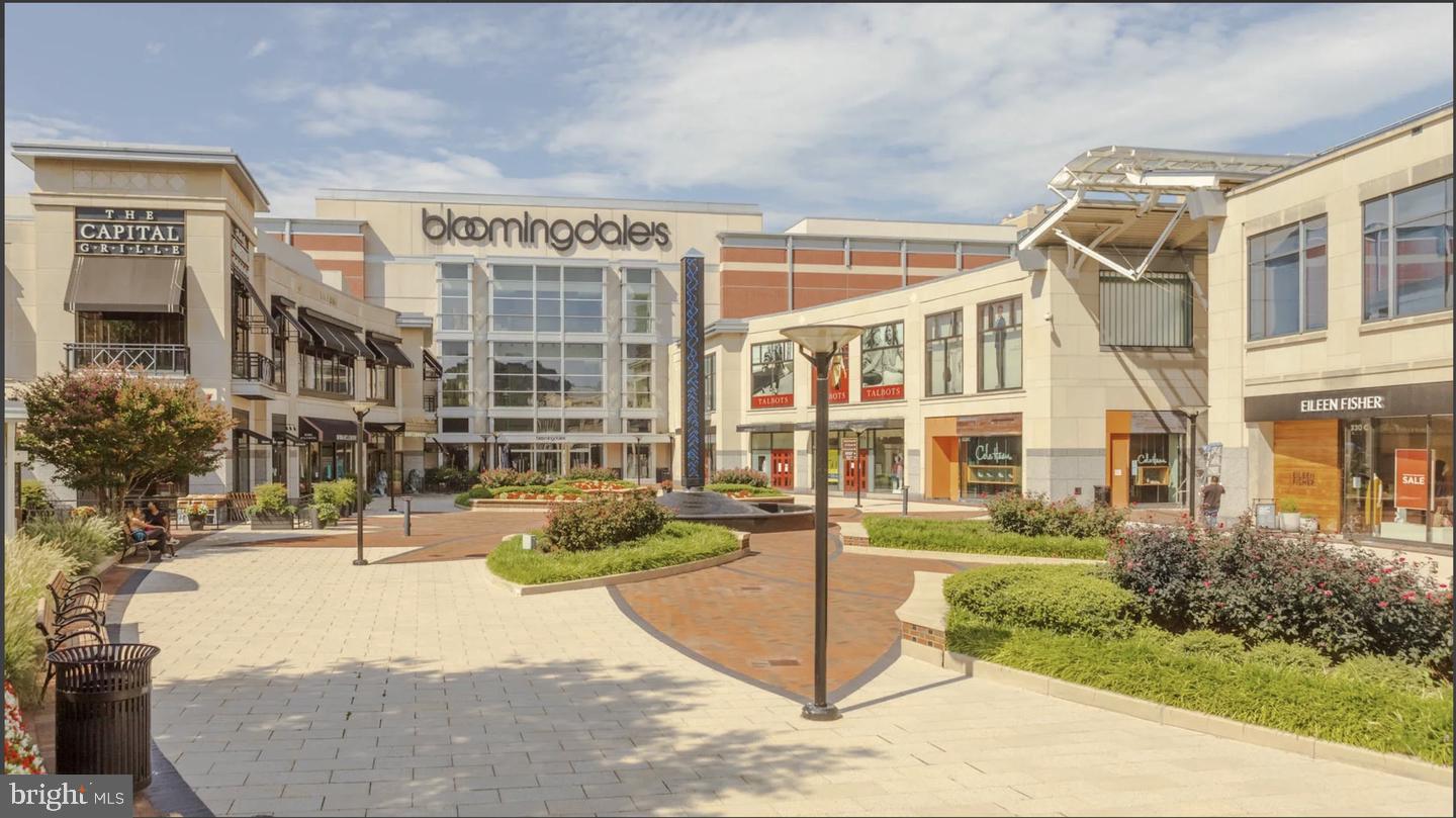 4515 WILLARD AVE #516S