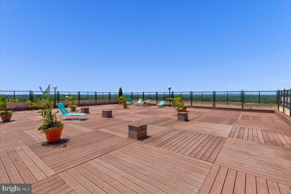 4515 WILLARD AVE #516S