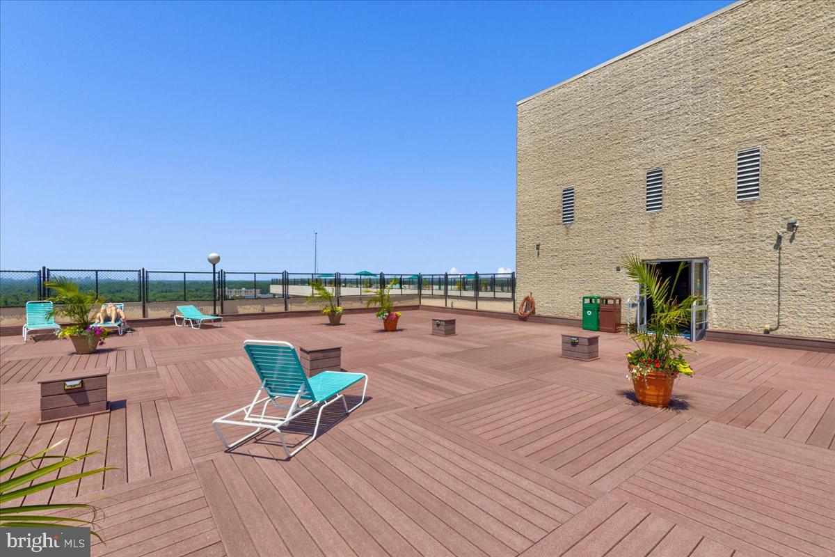 4515 WILLARD AVE #516S