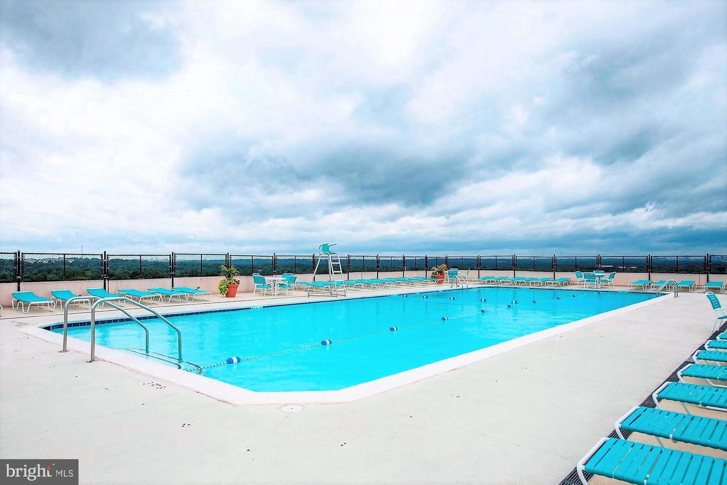 4515 WILLARD AVE #516S