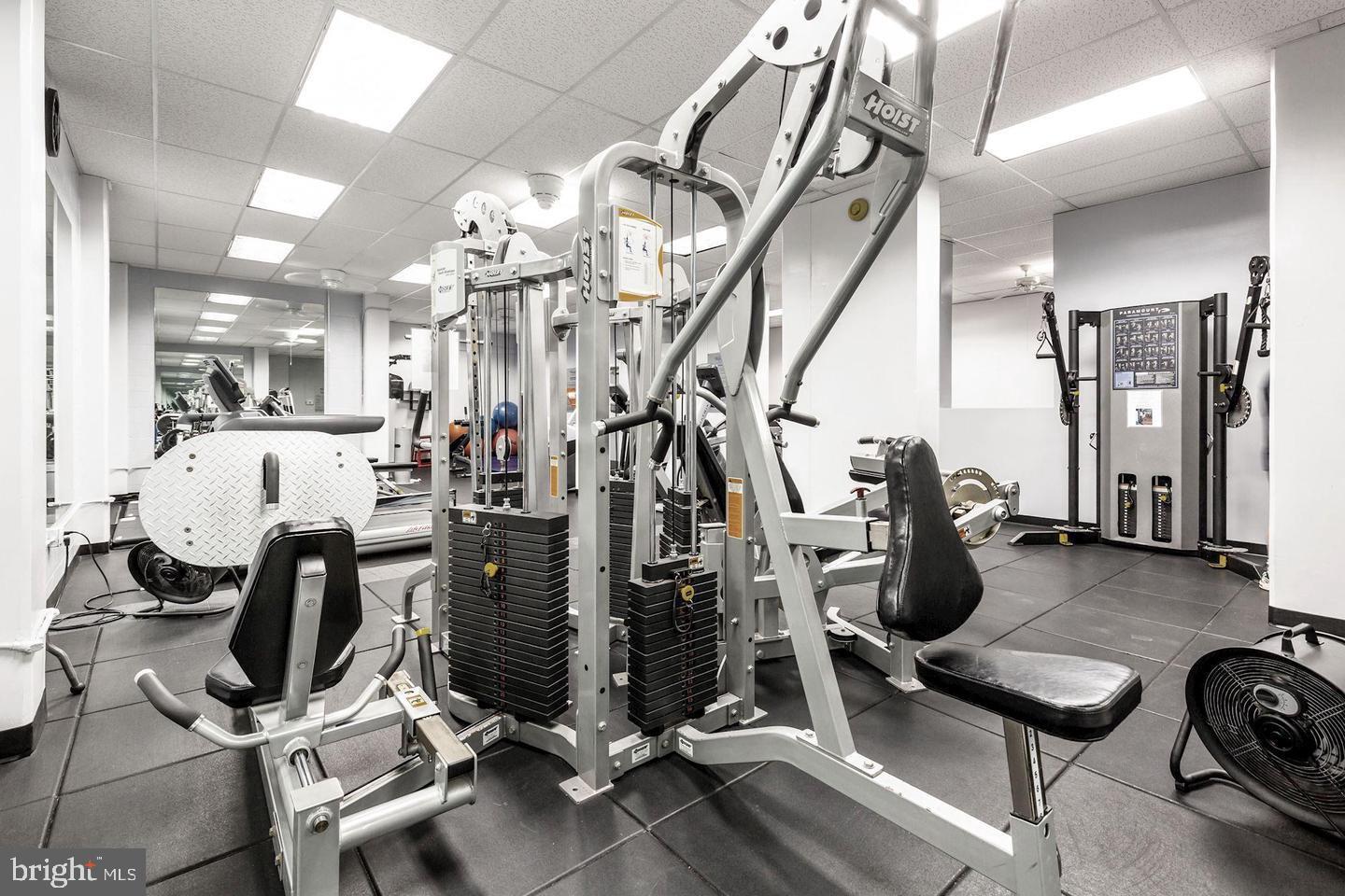 4515 WILLARD AVE #516S