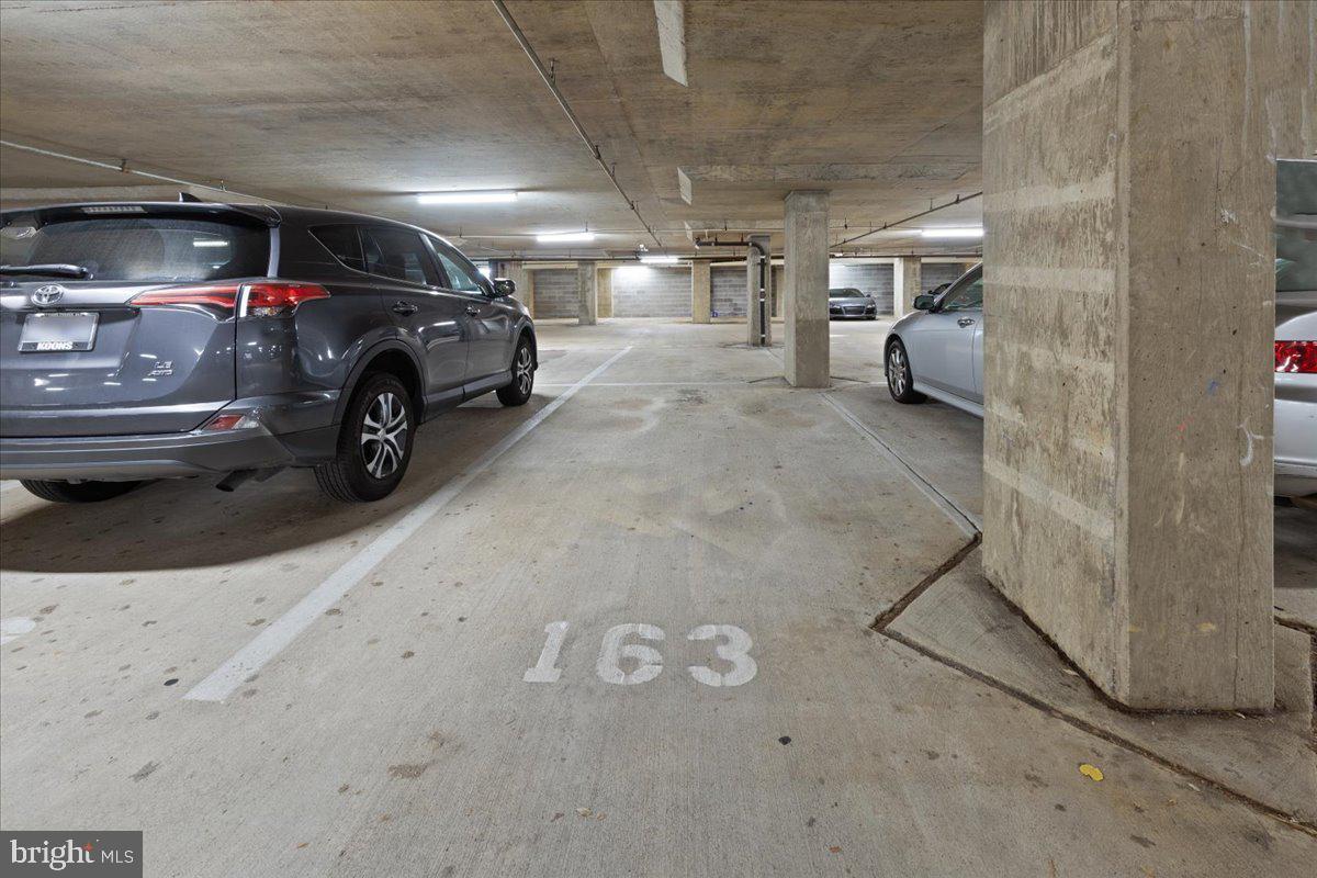 1808 OLD MEADOW ROAD Unit: 1405