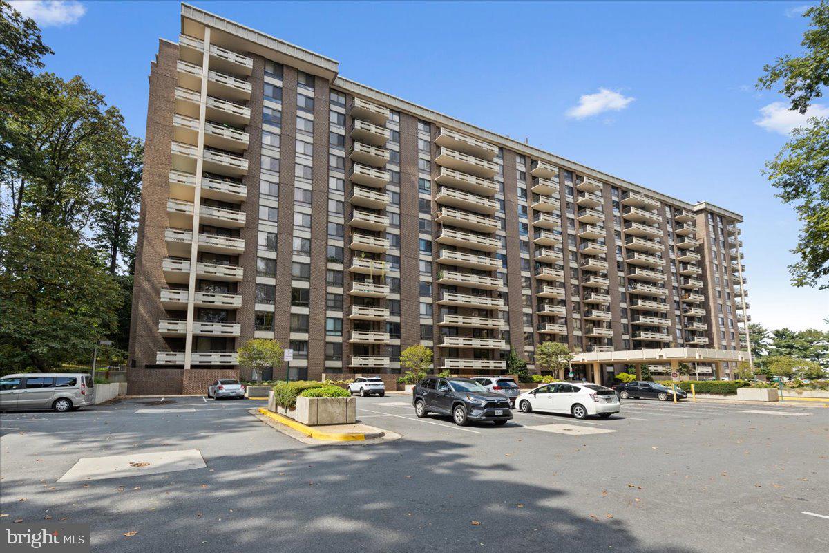 1808 OLD MEADOW ROAD Unit: 1405