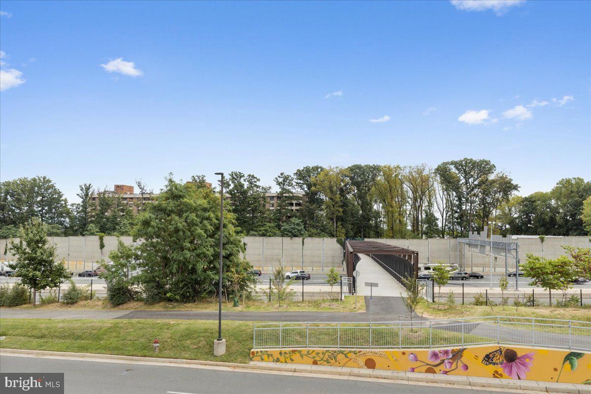 1808 OLD MEADOW ROAD Unit: 1405