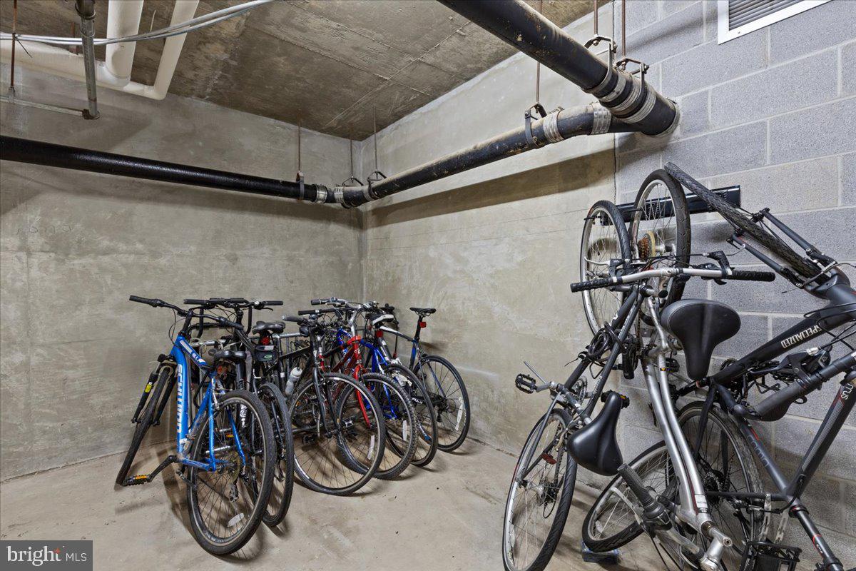 1808 OLD MEADOW ROAD Unit: 1405