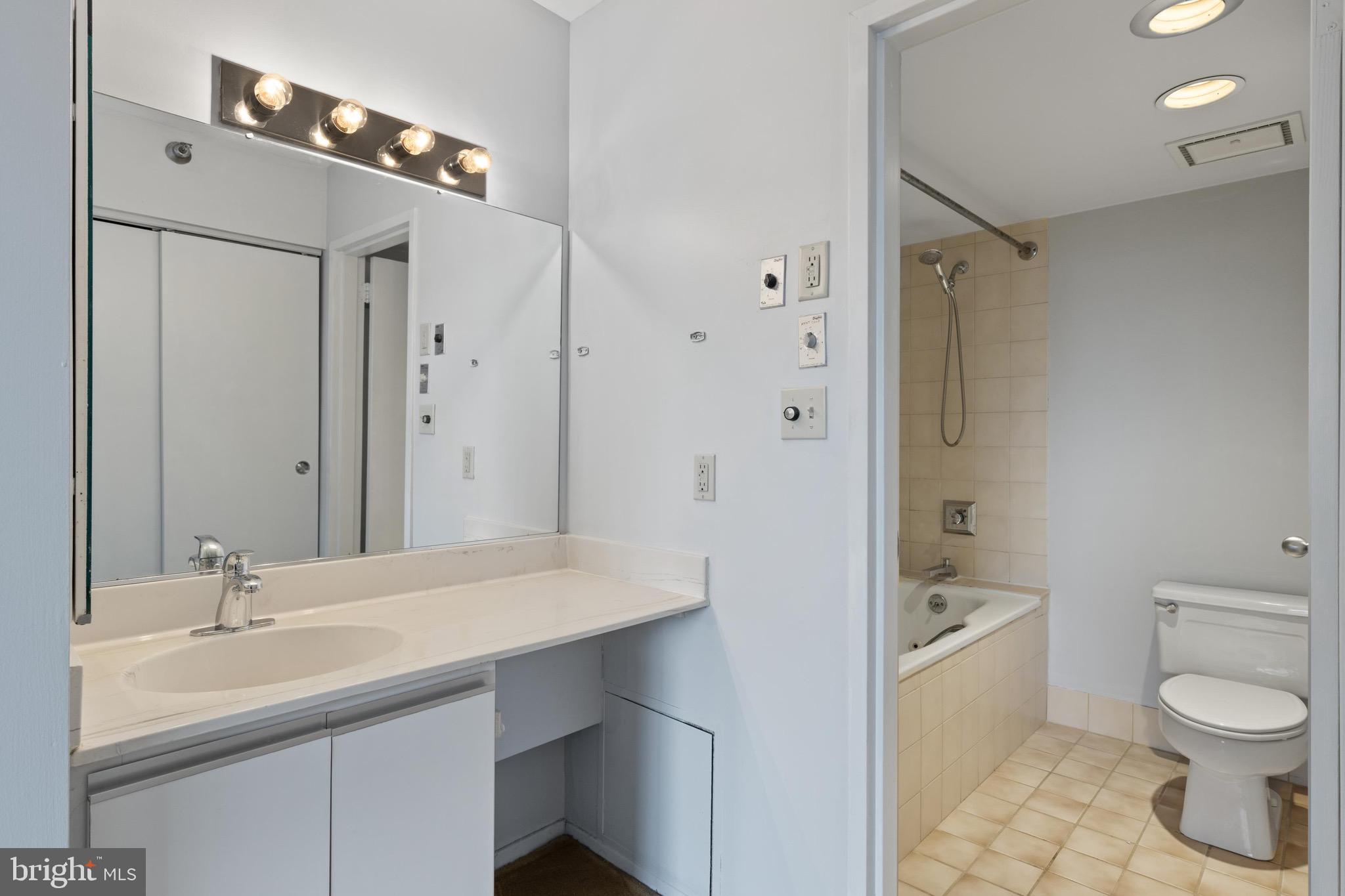 1808 OLD MEADOW RD #1405