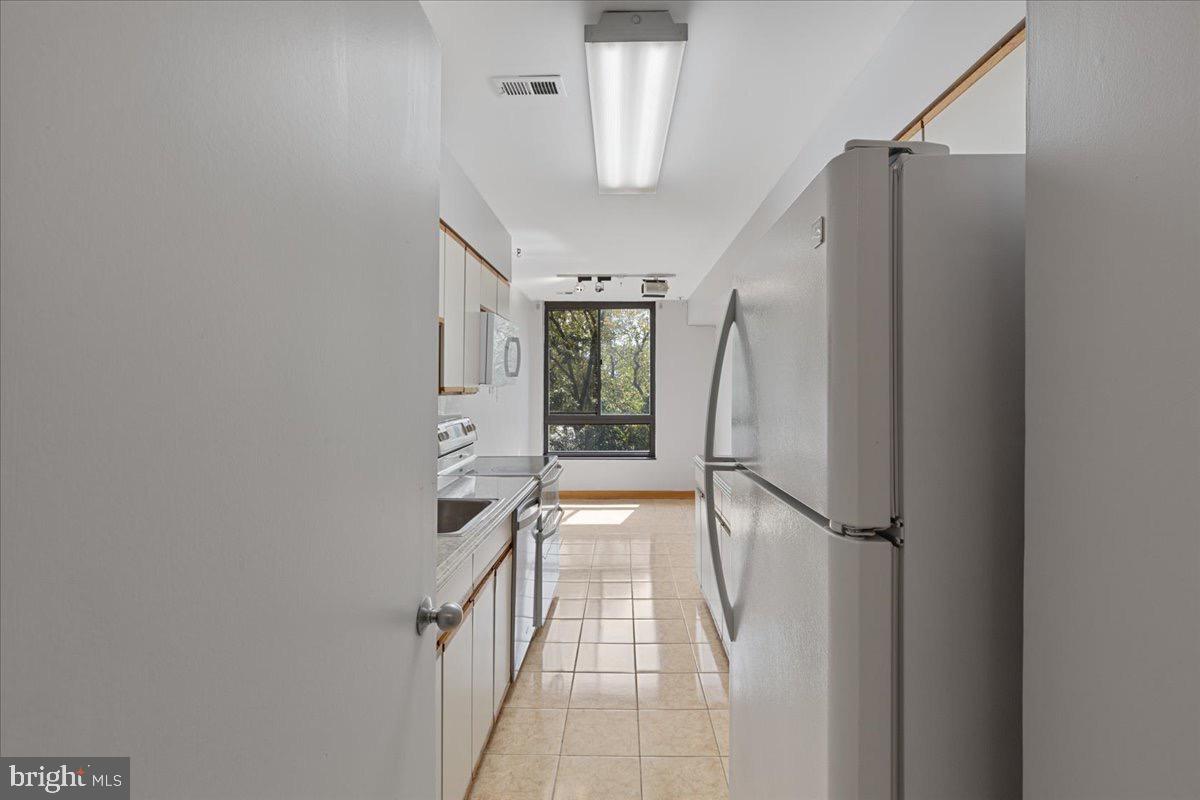 1808 OLD MEADOW RD #1405