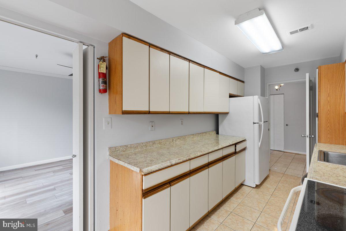 1808 OLD MEADOW RD #1405