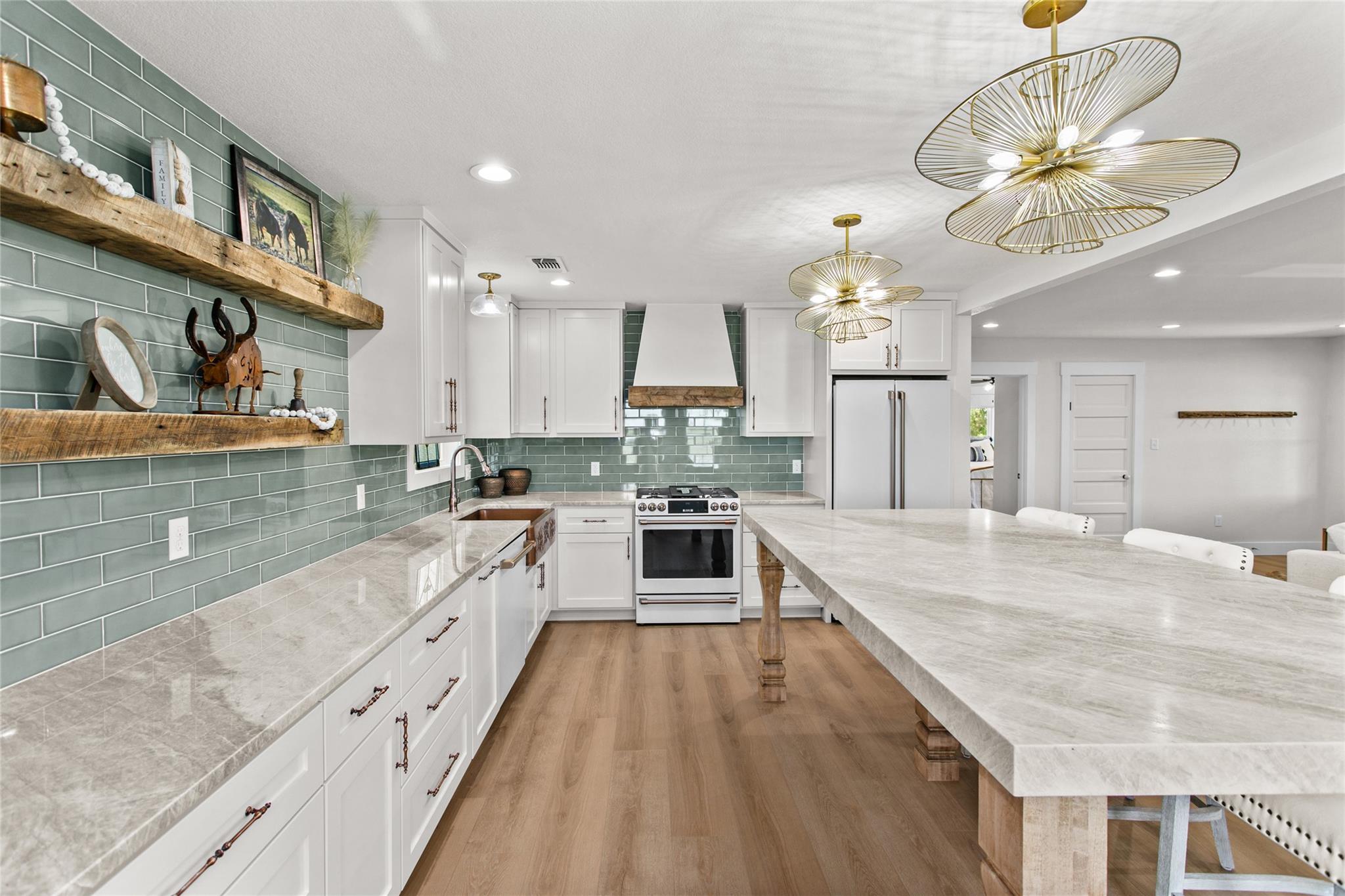 523 E Farm Market 1291