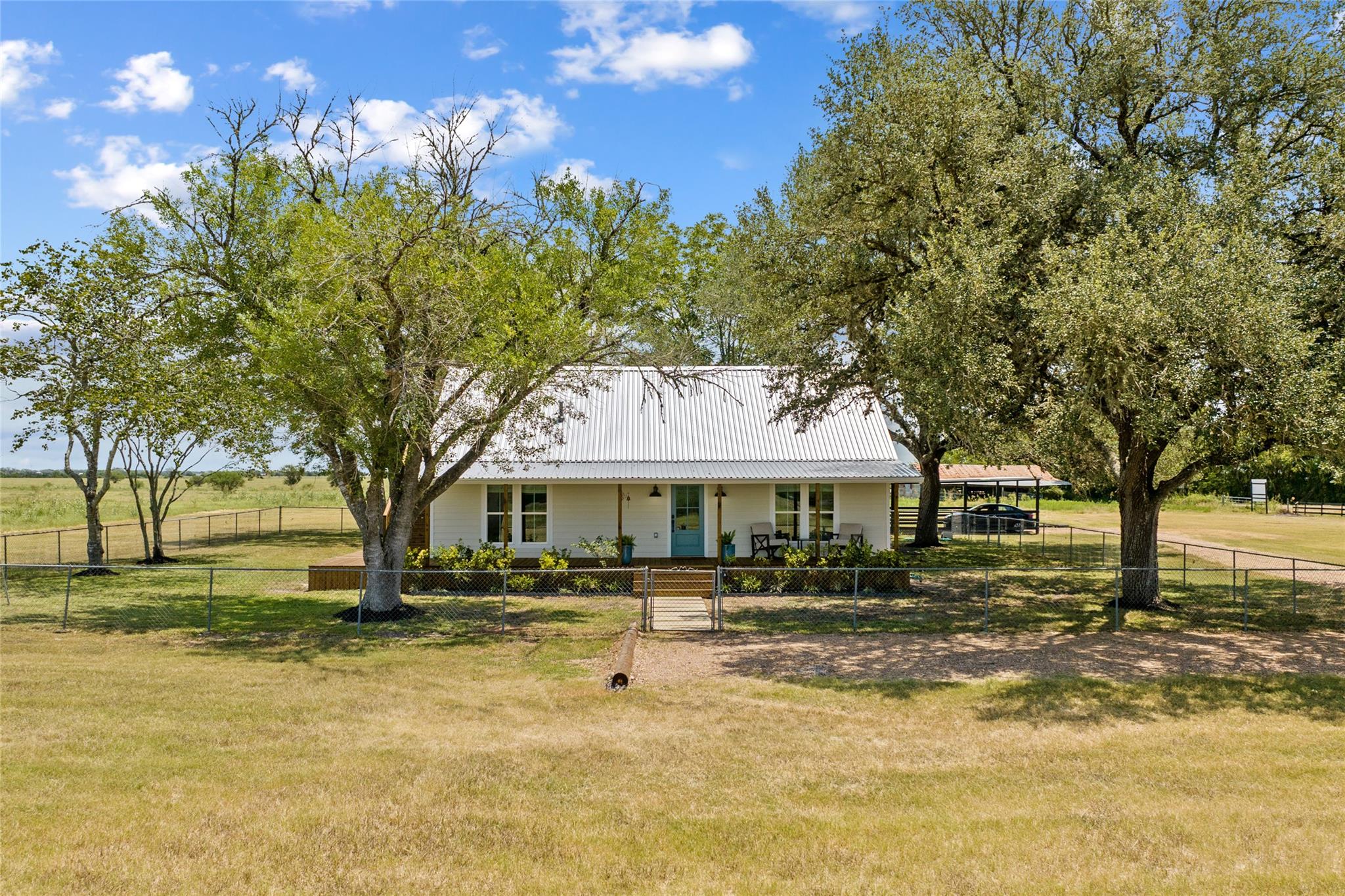 523 E Farm Market 1291