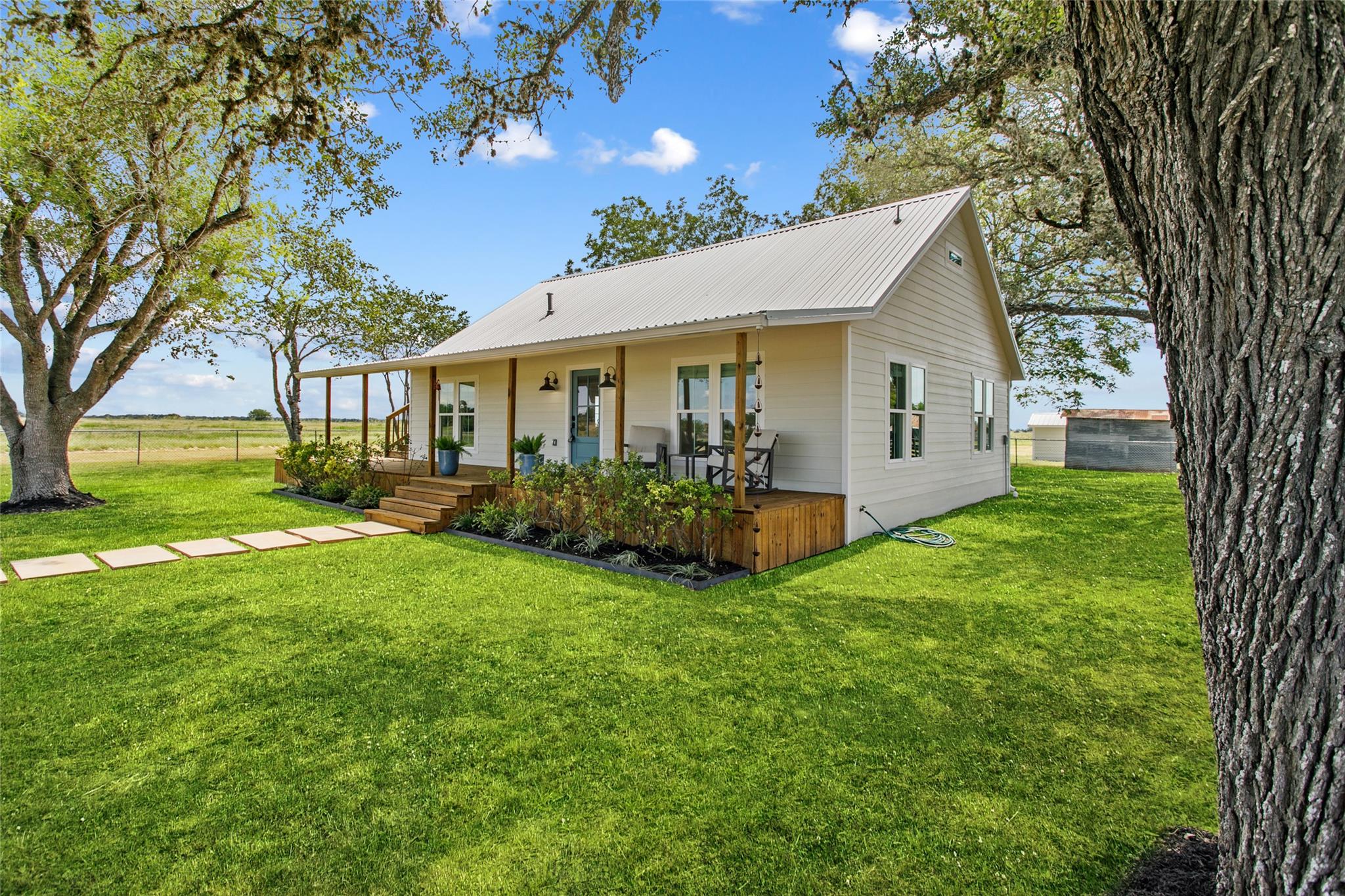 523 E Farm Market 1291