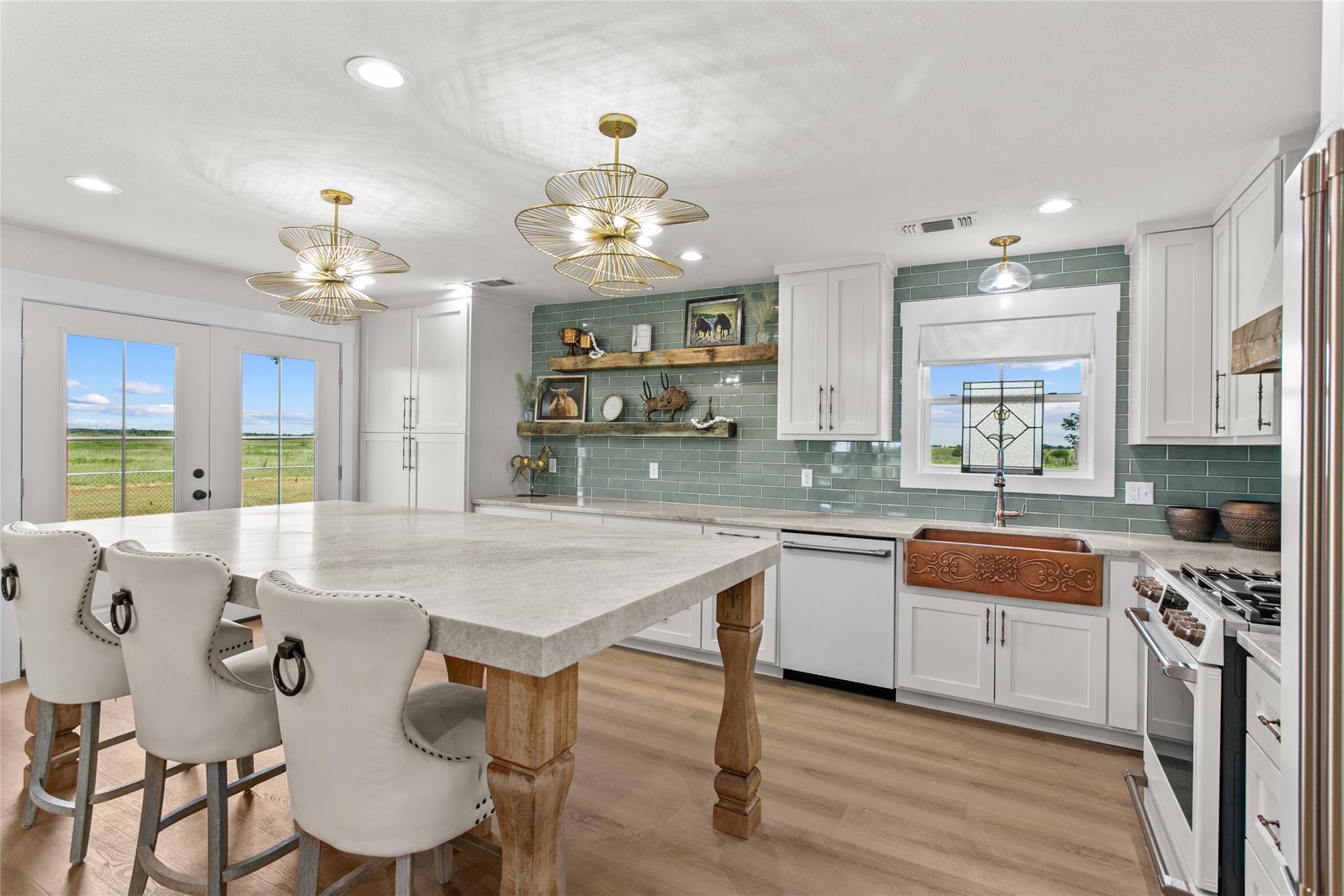 523 E Farm Market 1291