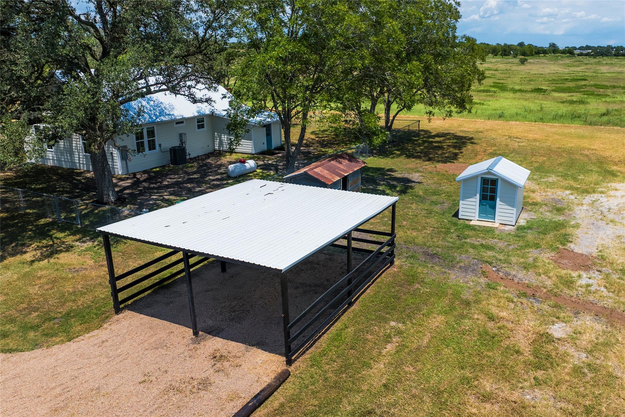 523 E Farm Market 1291