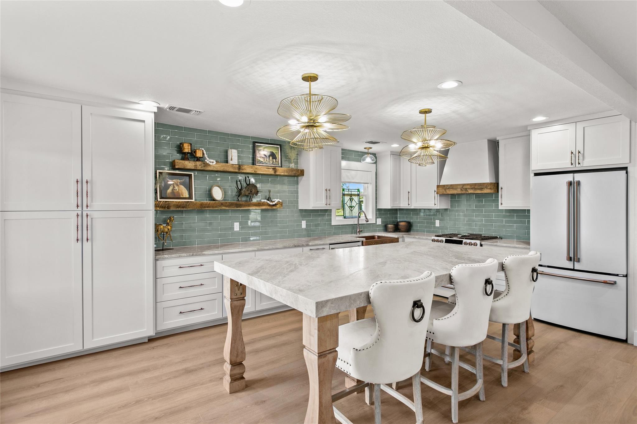 523 E Farm Market 1291
