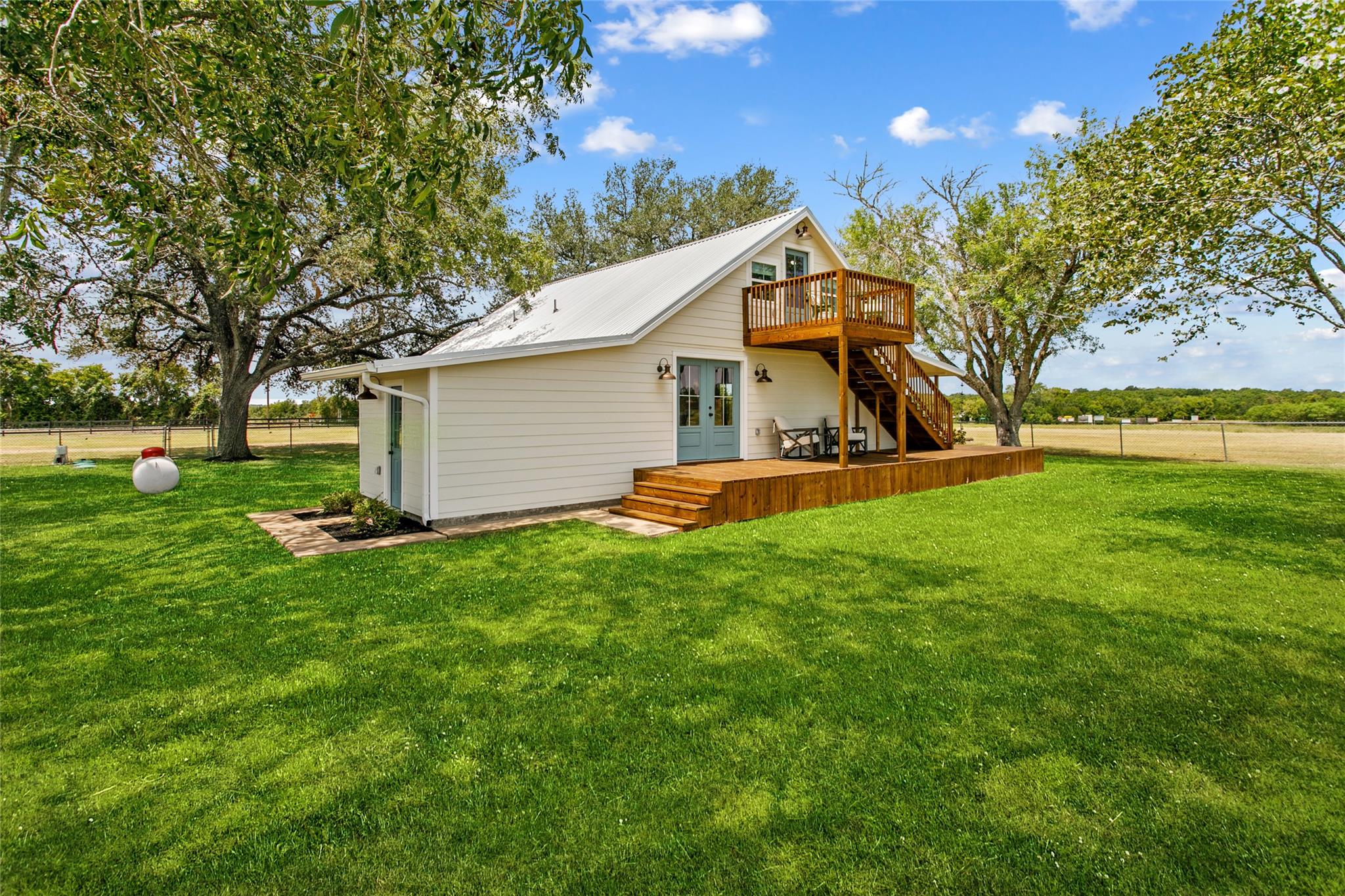 523 E Farm Market 1291