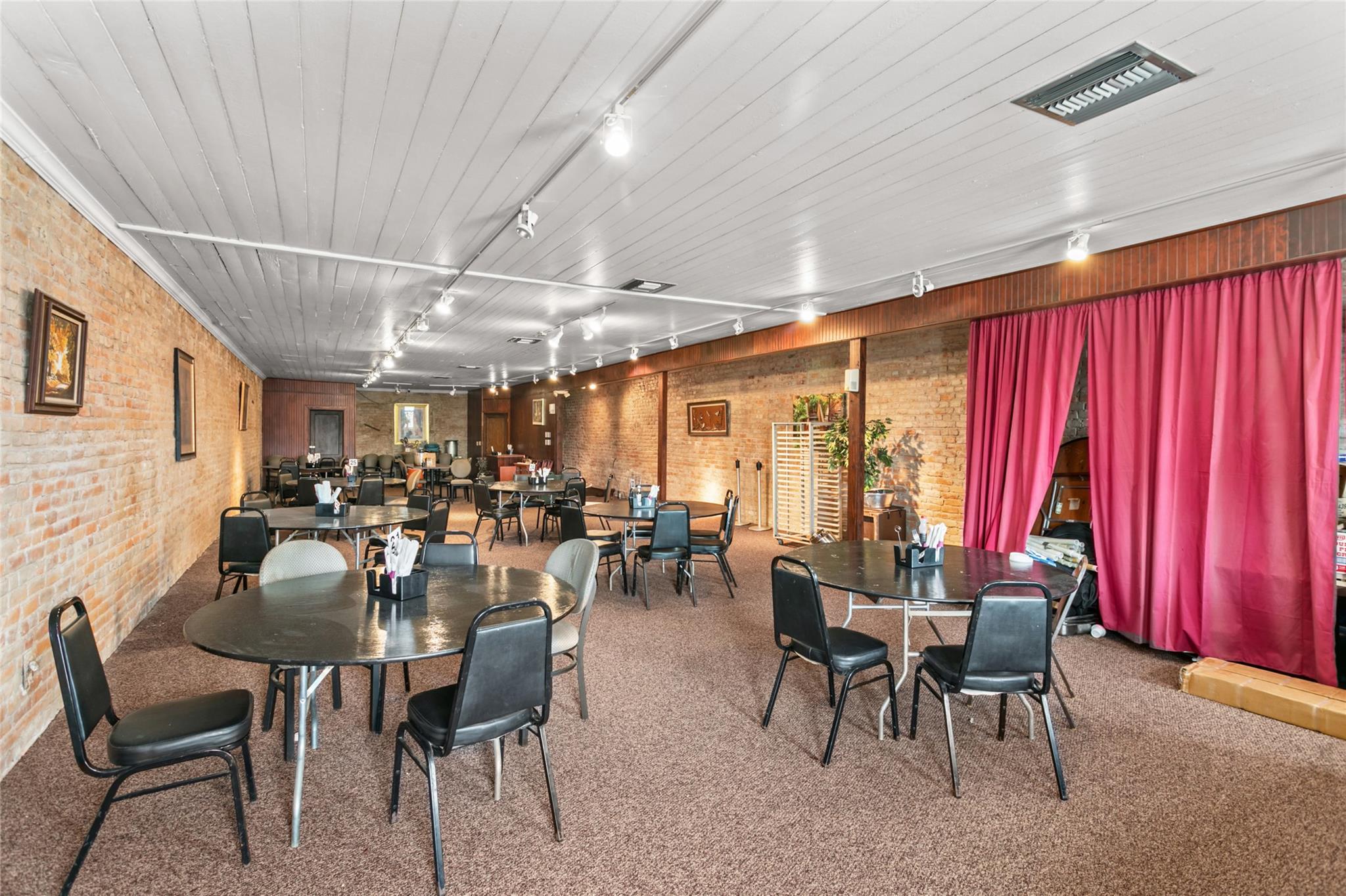 155 W Austin ST