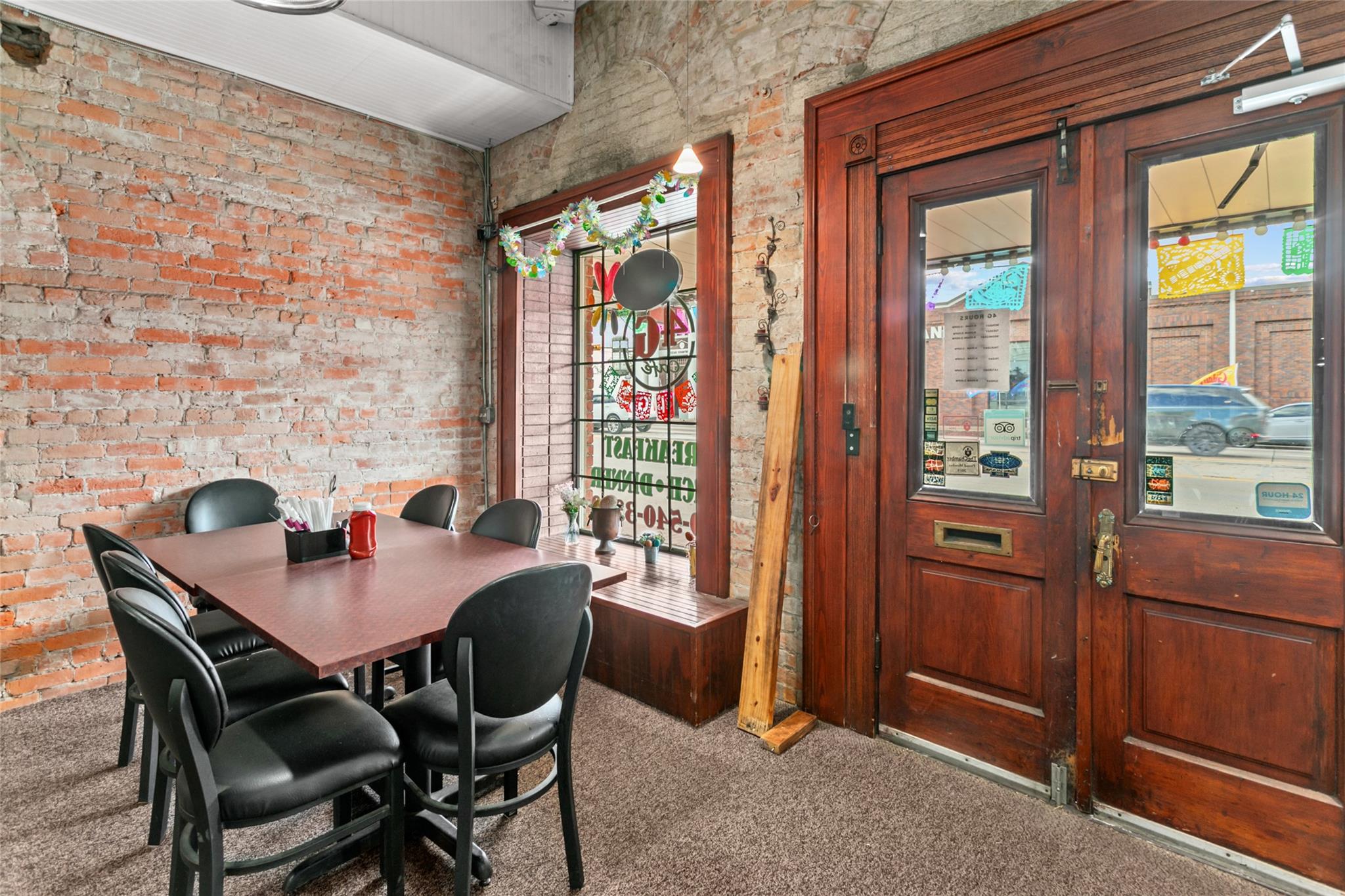 155 W Austin ST