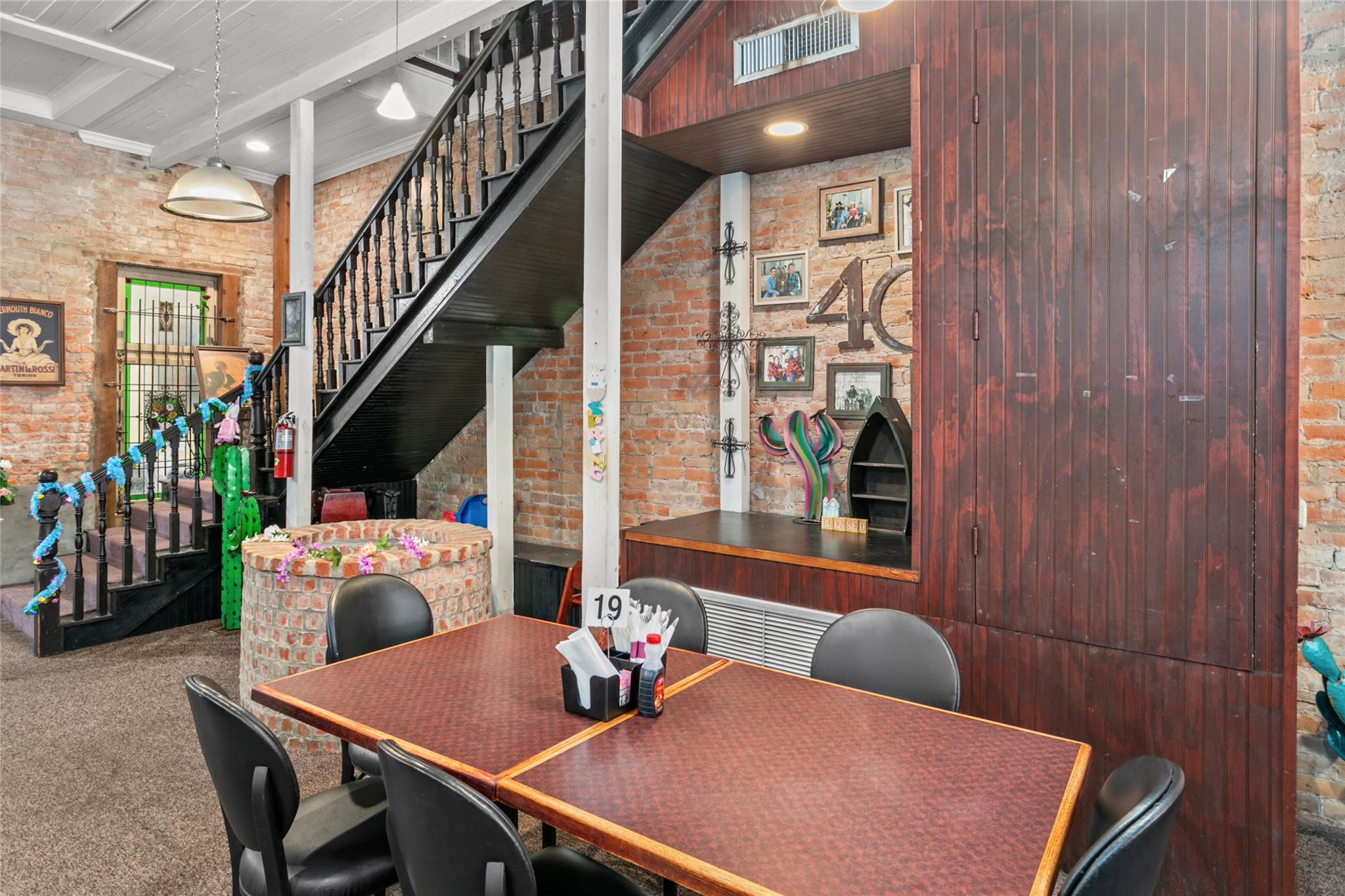 155 W Austin ST