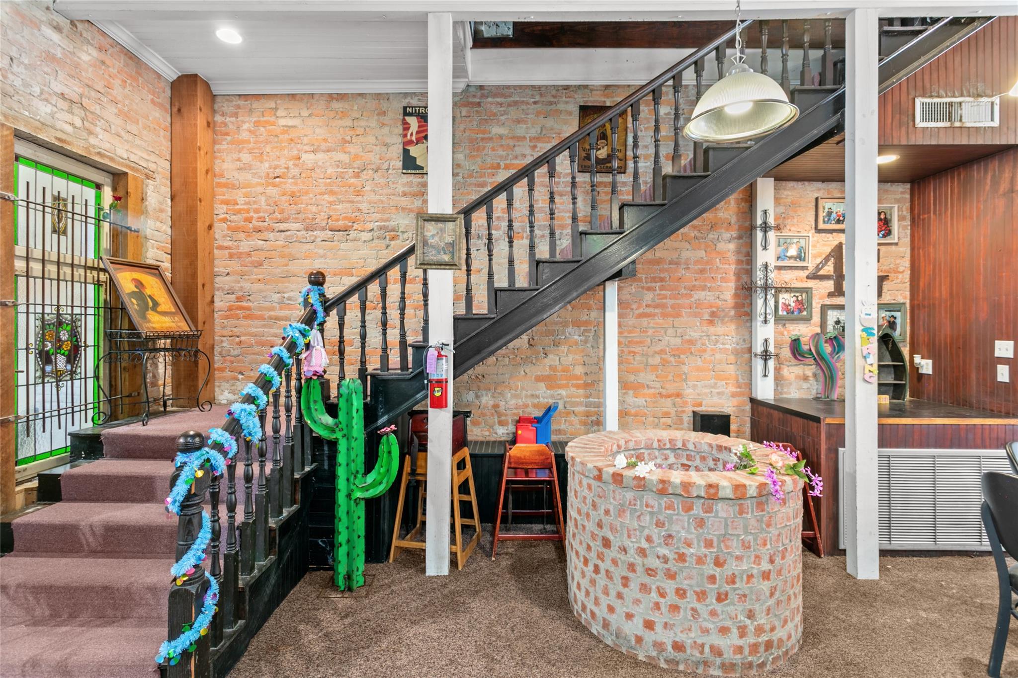 155 W Austin ST